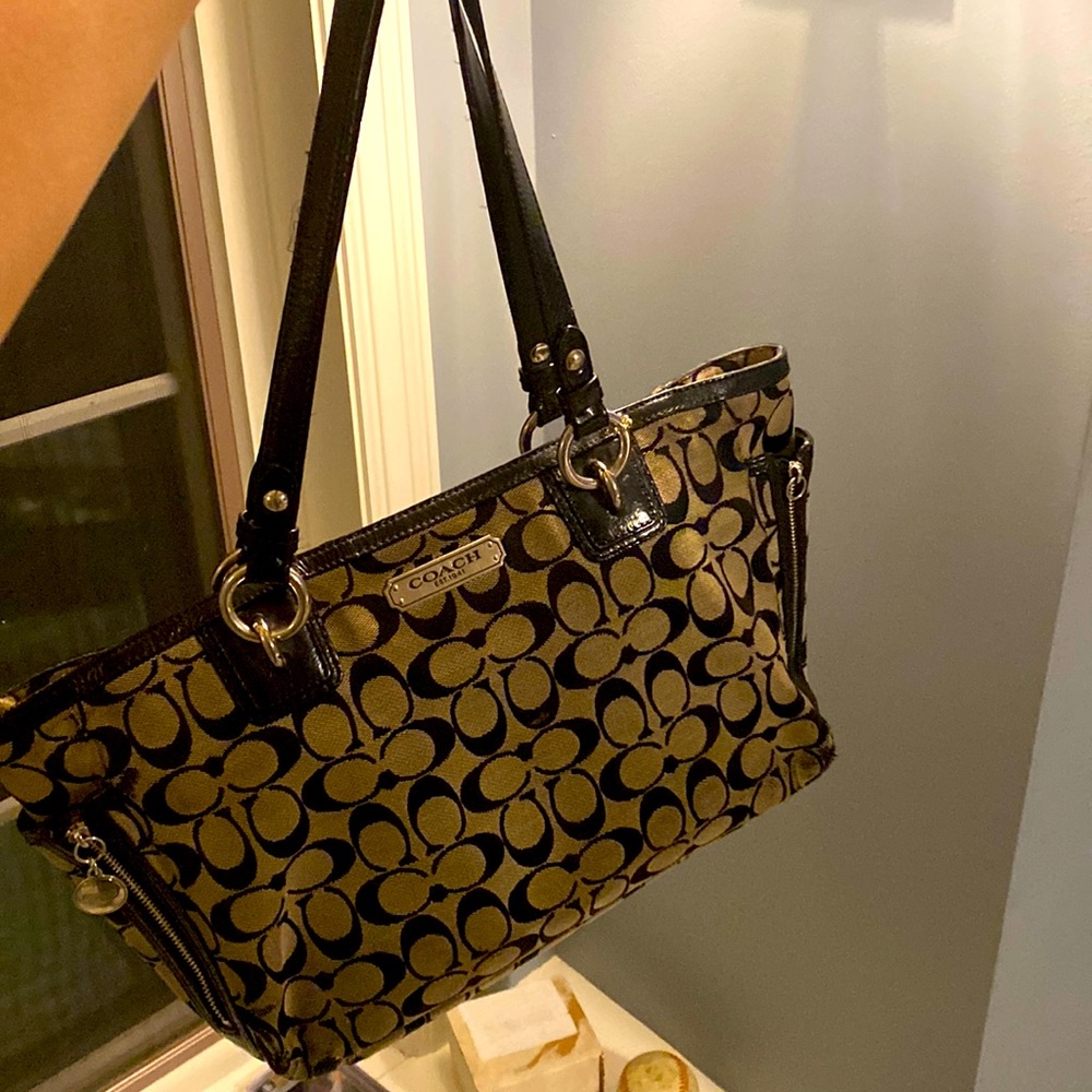 Beautiful Patterned Coach Handbag Women’s